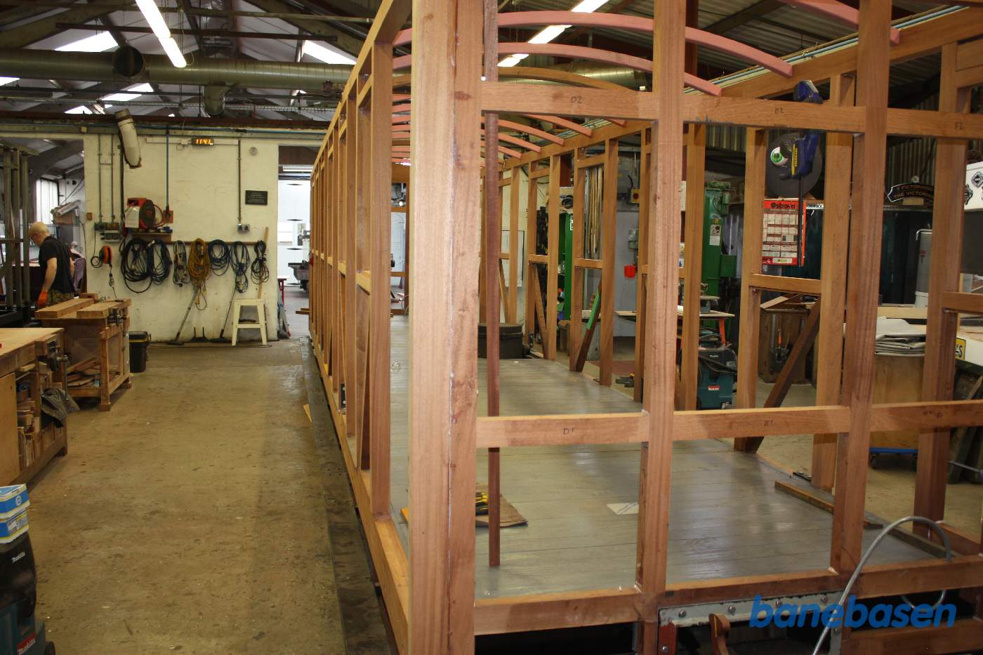 Et kig ind i vognværkstedet