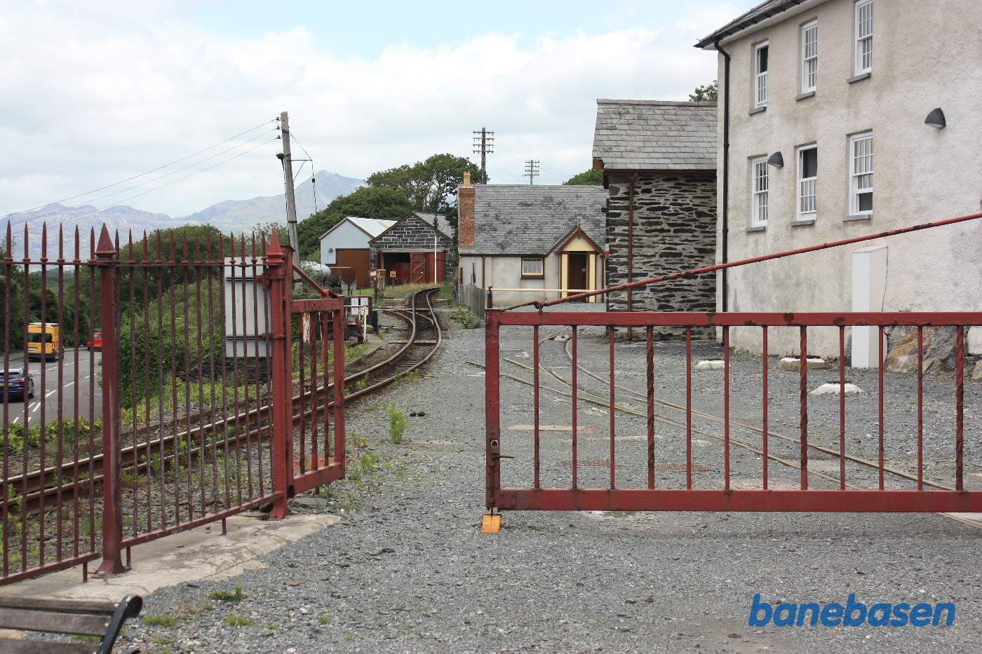 Hovedsporet forbi værkstederne