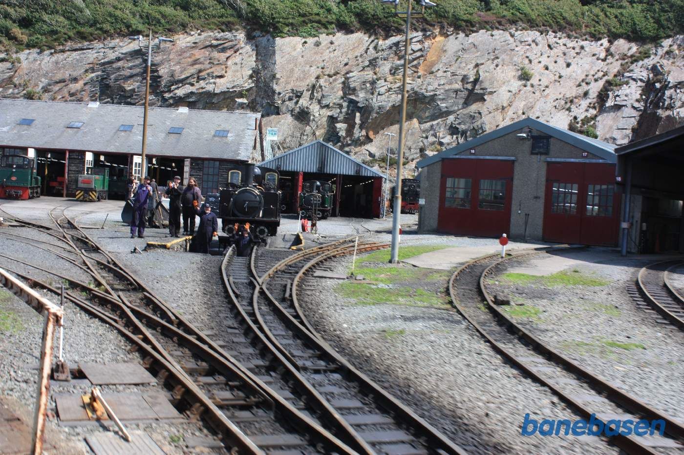 Et vue ind over sporområdet foran værkstederne