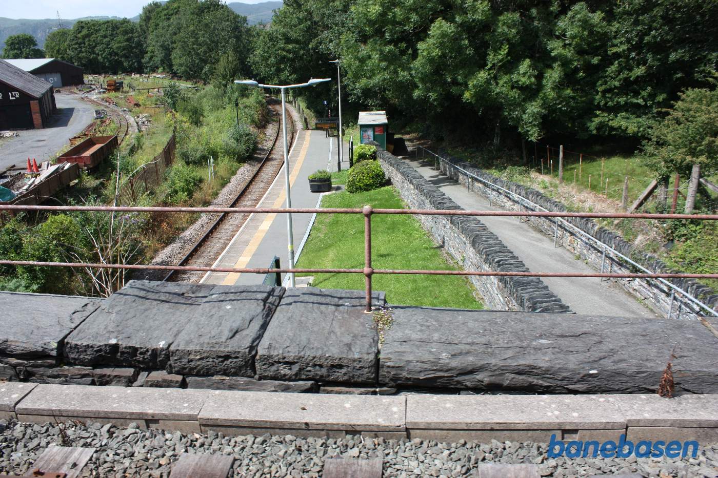 Vi kører henover BR normalsporsstationen