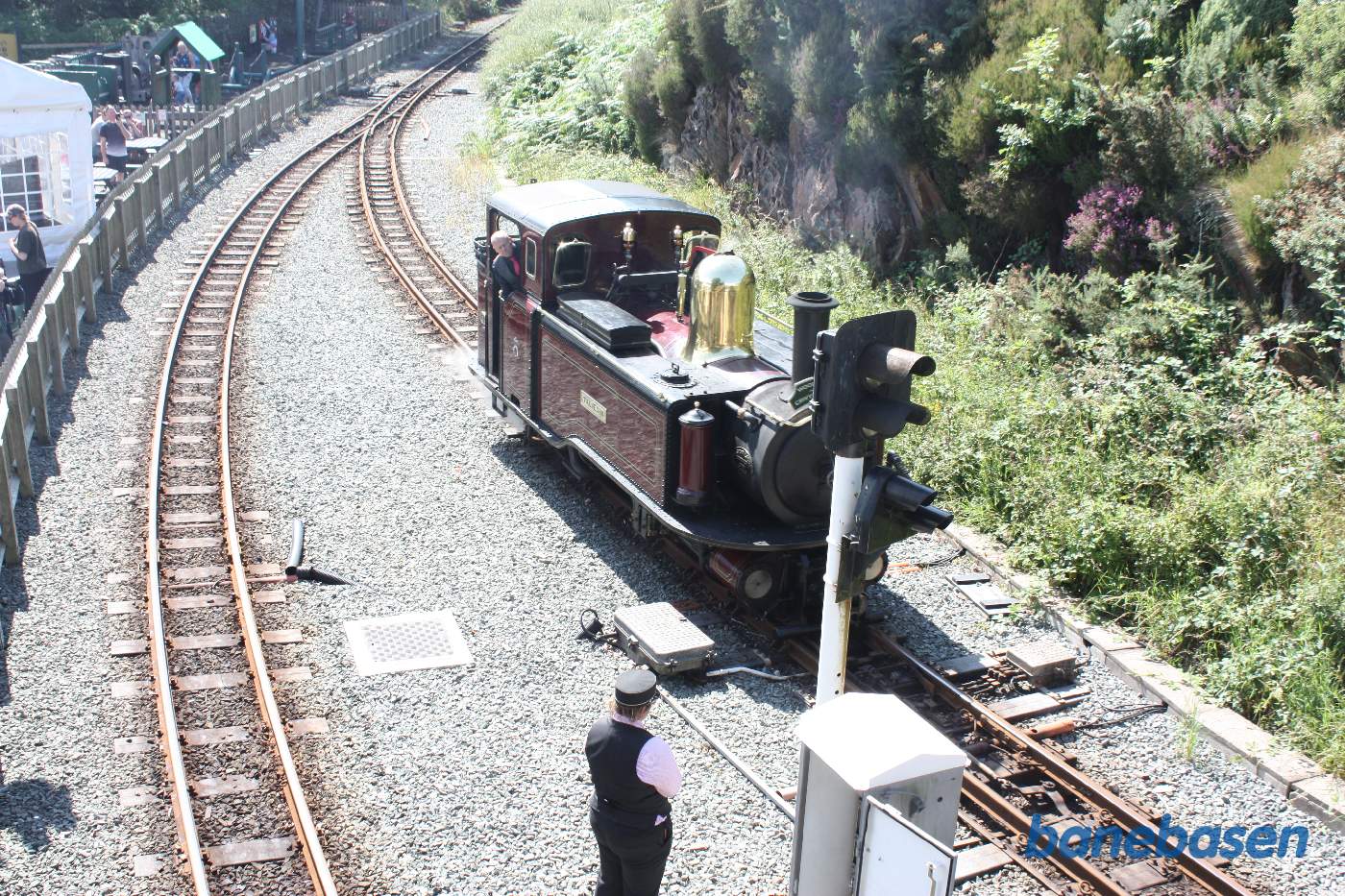 Lokomotivet omløber vognene