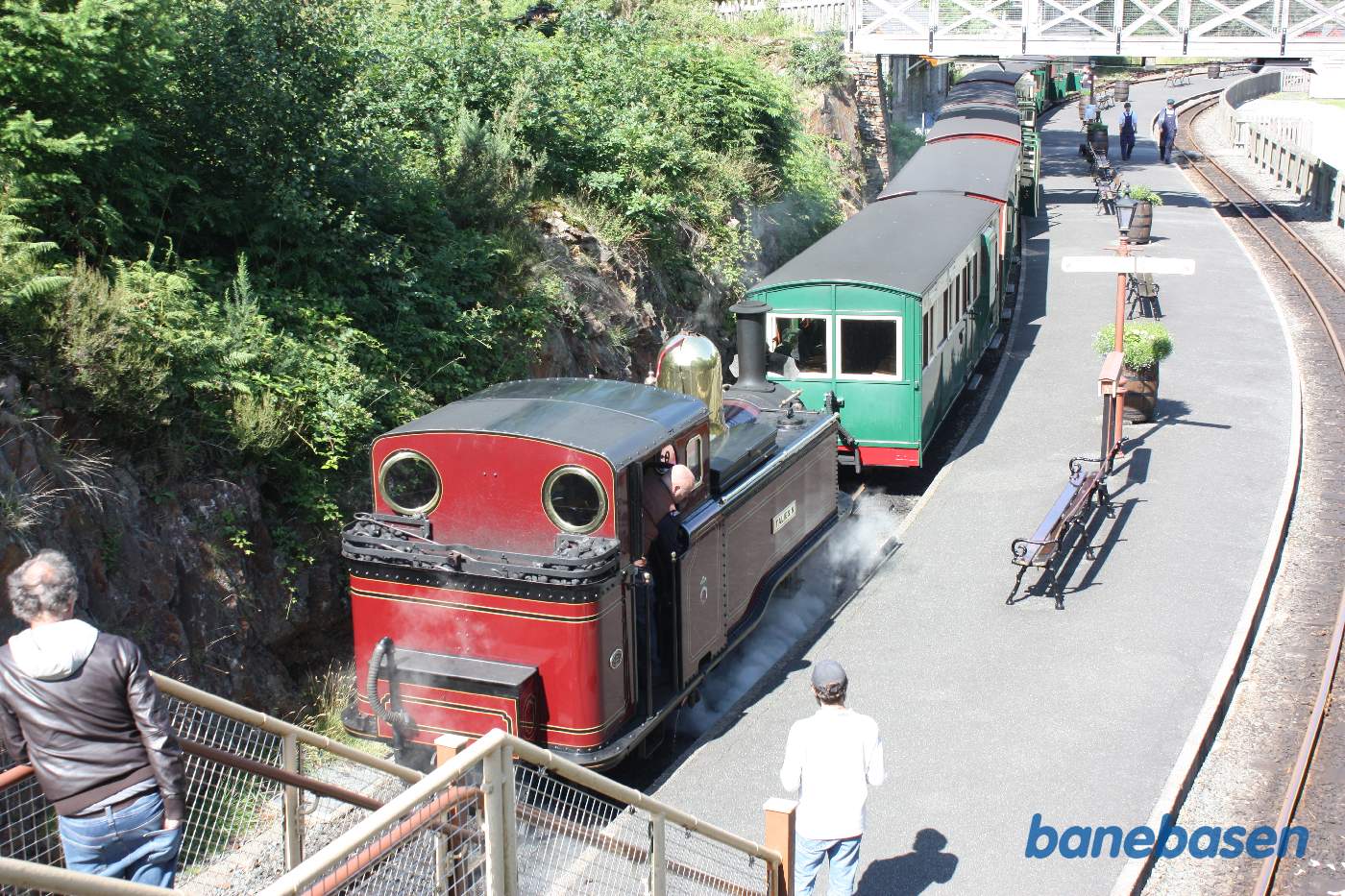 Lokomotivet kobles til vognene