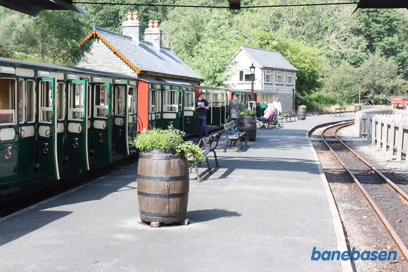 Persontoget ved perron