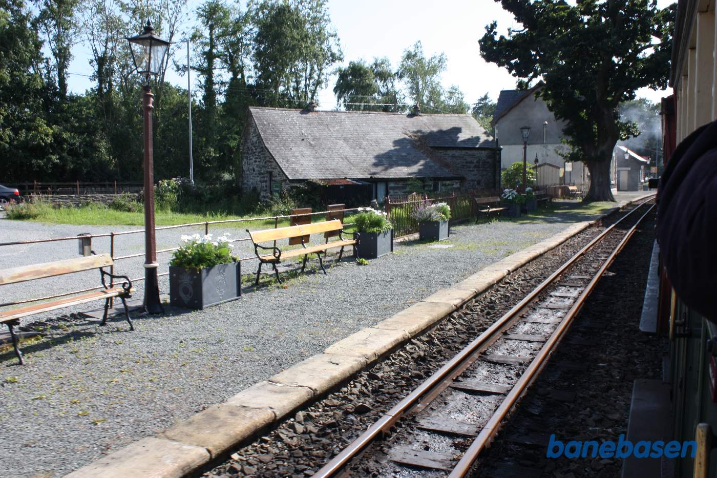 På vej ind på stationen