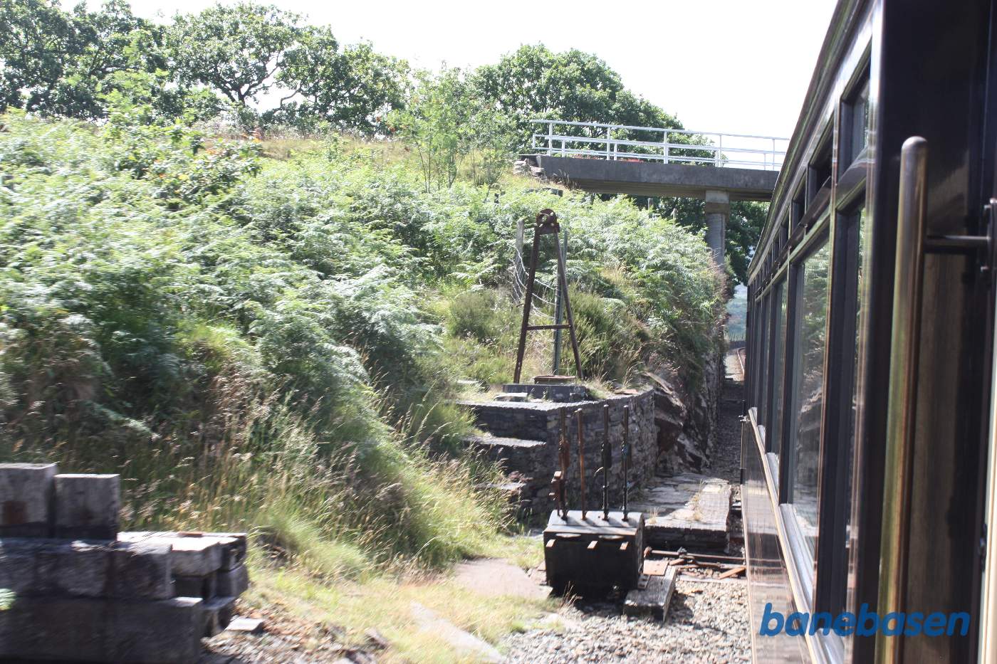 Jernbanebroen over jernbanen