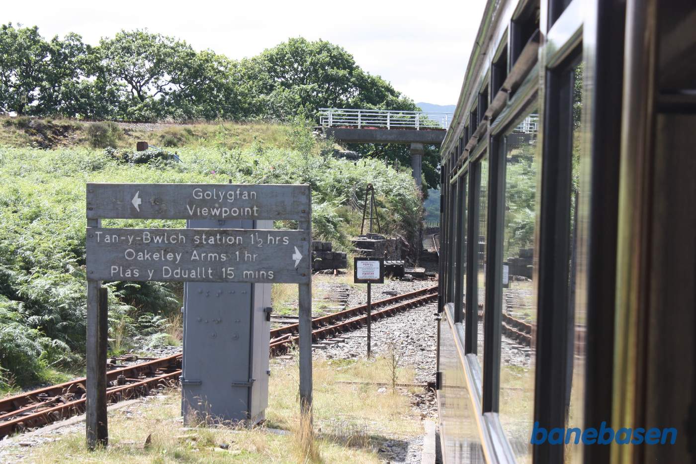 Jernbanebroen over jernbanen