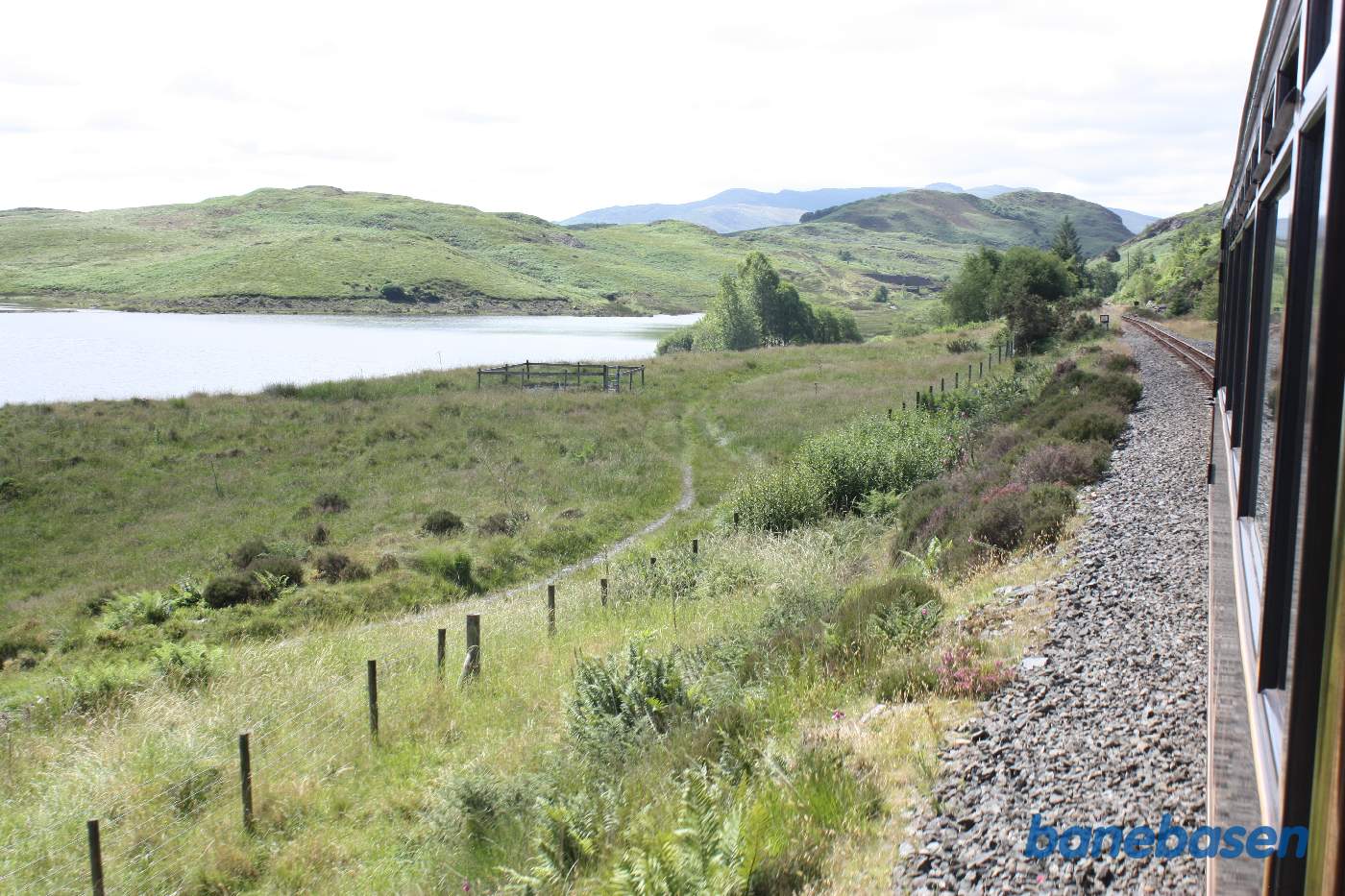 Strækningen mellem Dduallt og Tanygrisiau. Et vue ud over søen tilbage mod tunnelen