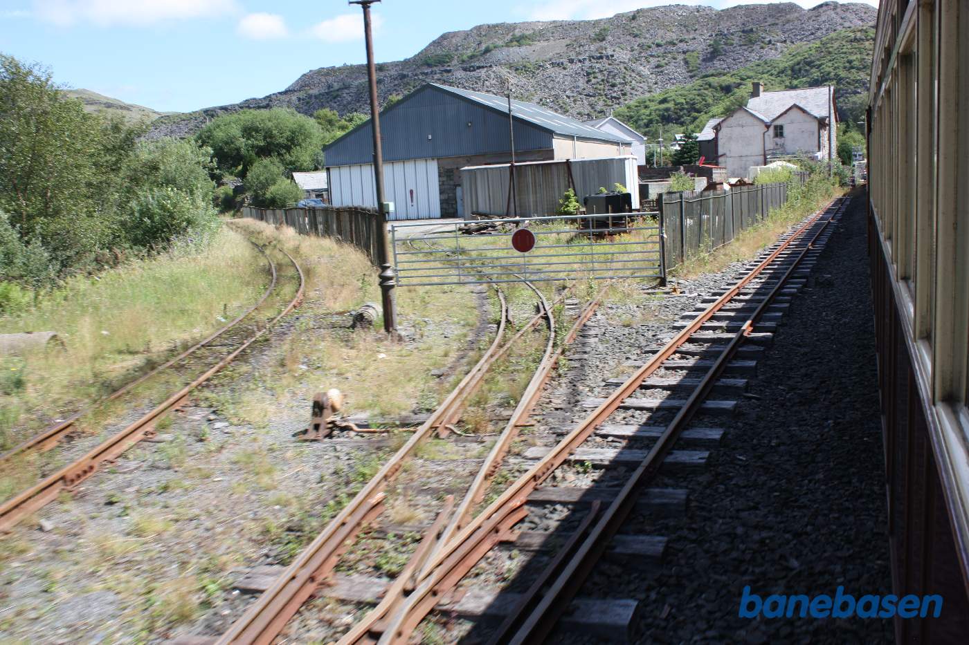 Remisen lige inden stationen