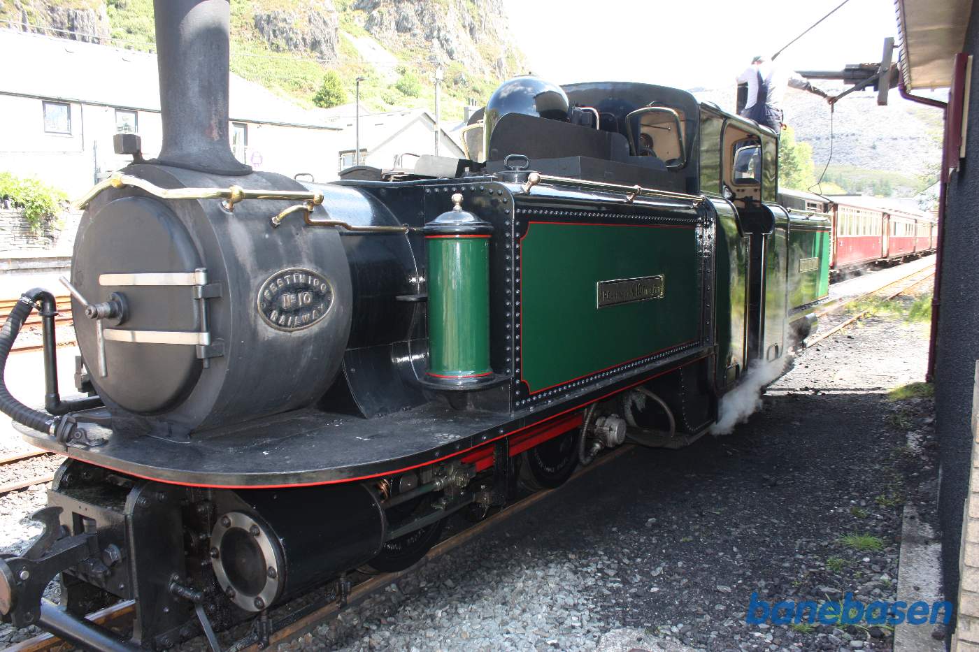 Det grønne double fairlie locomotive får vand på