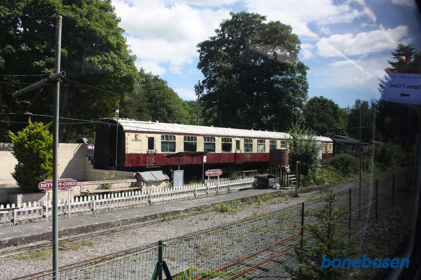 Conwy Valley Railway Museum. En gammel personvogn i sidesporet