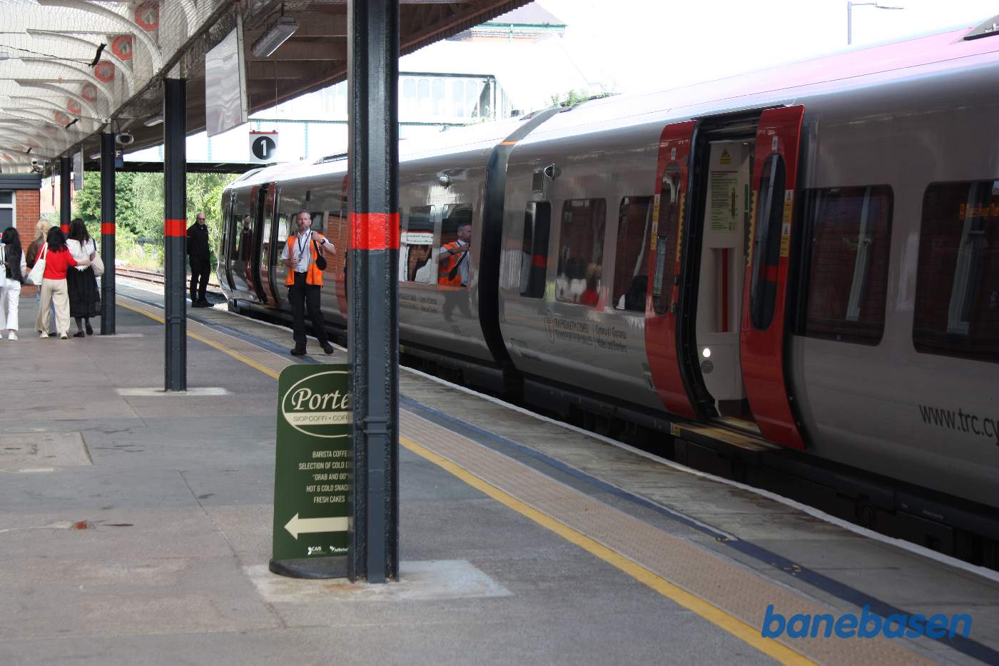 Persontog ved perron