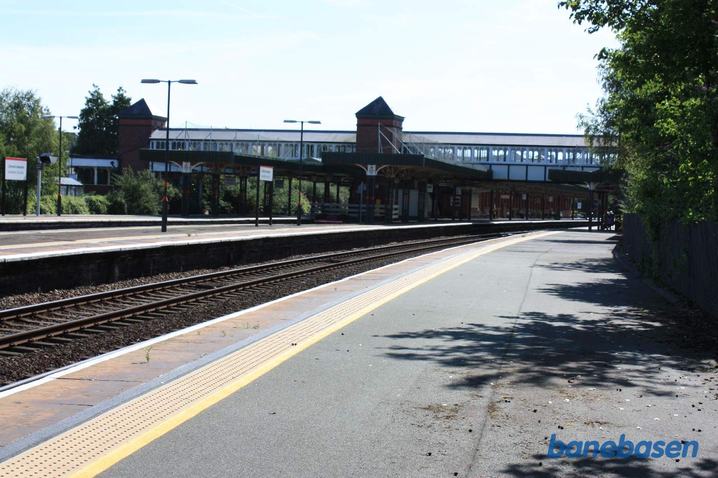 Stationen og den store gangbro set i østlig retning