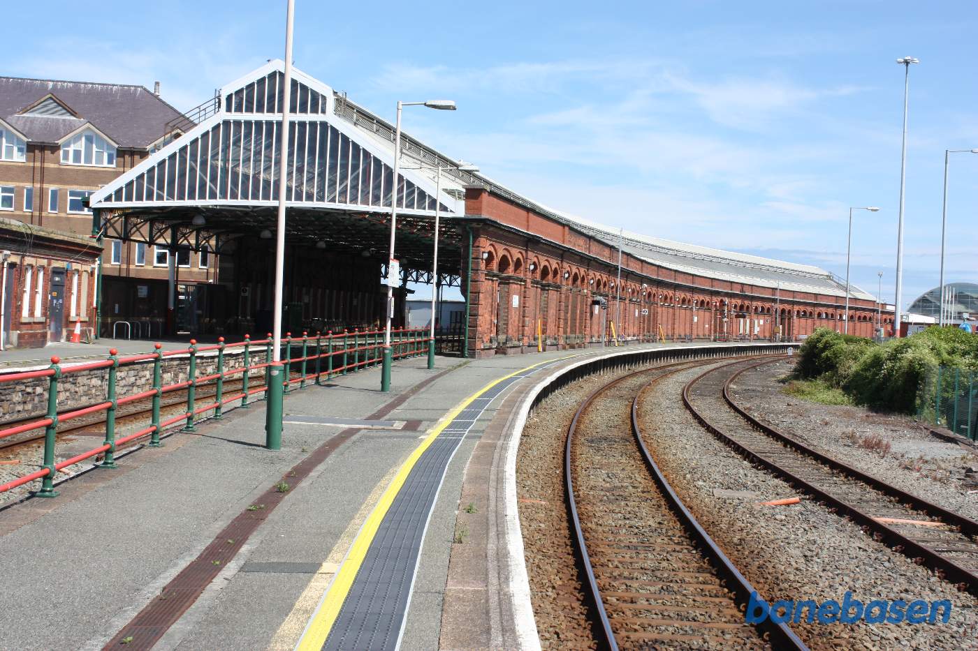 Nærbillede af det overdækkede perrontag