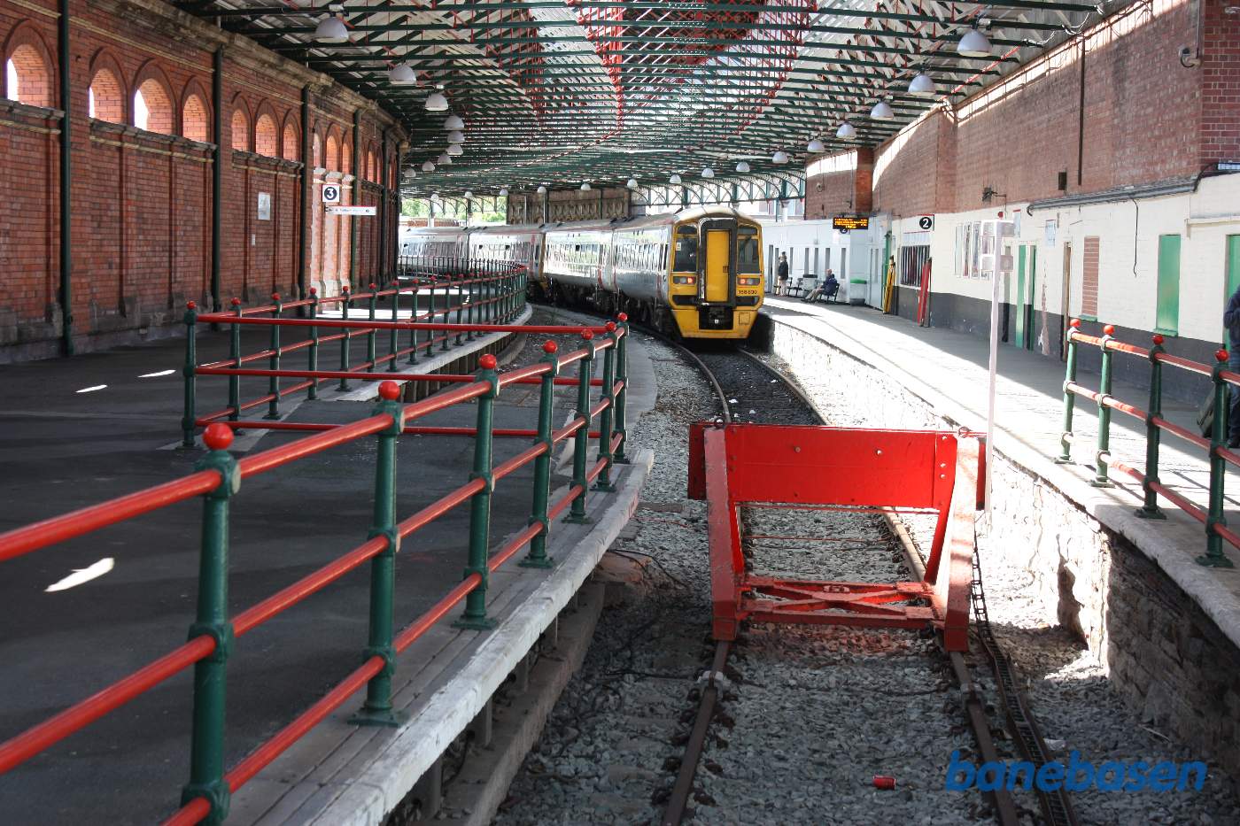 Perronsporet inde i hallen
