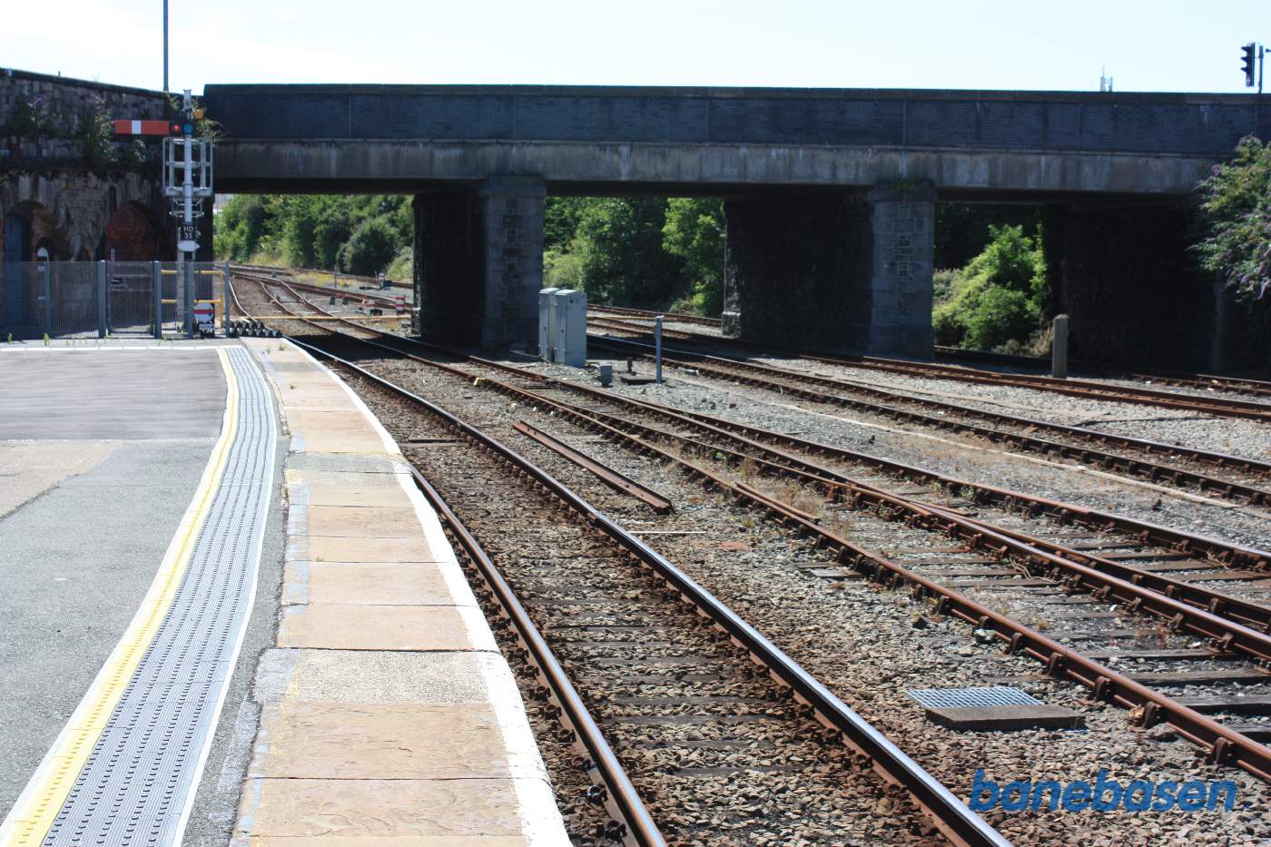 Udkørslen fra den vestlige del af stationen