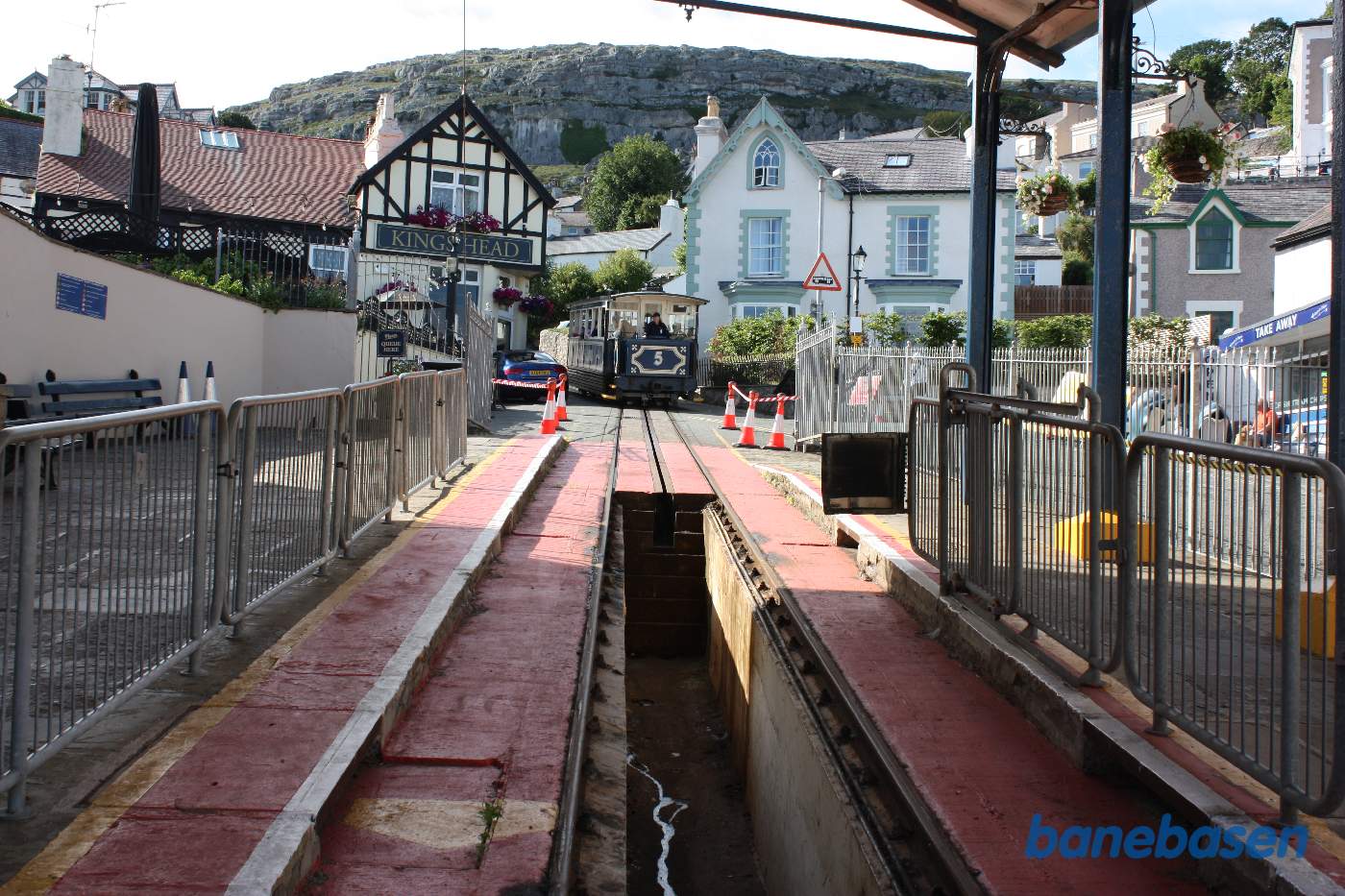 Sporvognen på vej ind