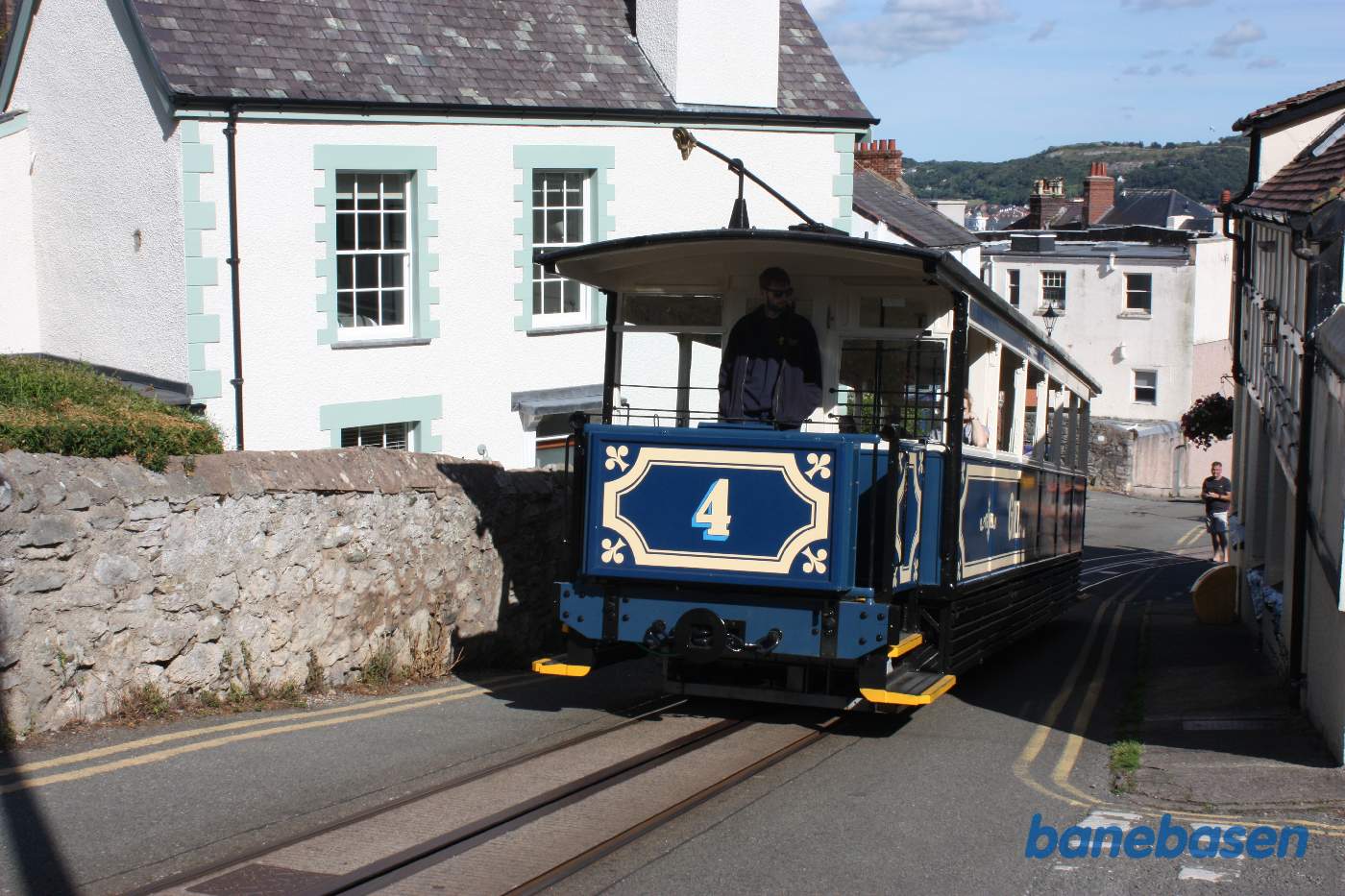 Sporvognen har netop forladt endestationen på vej op ad bjerget