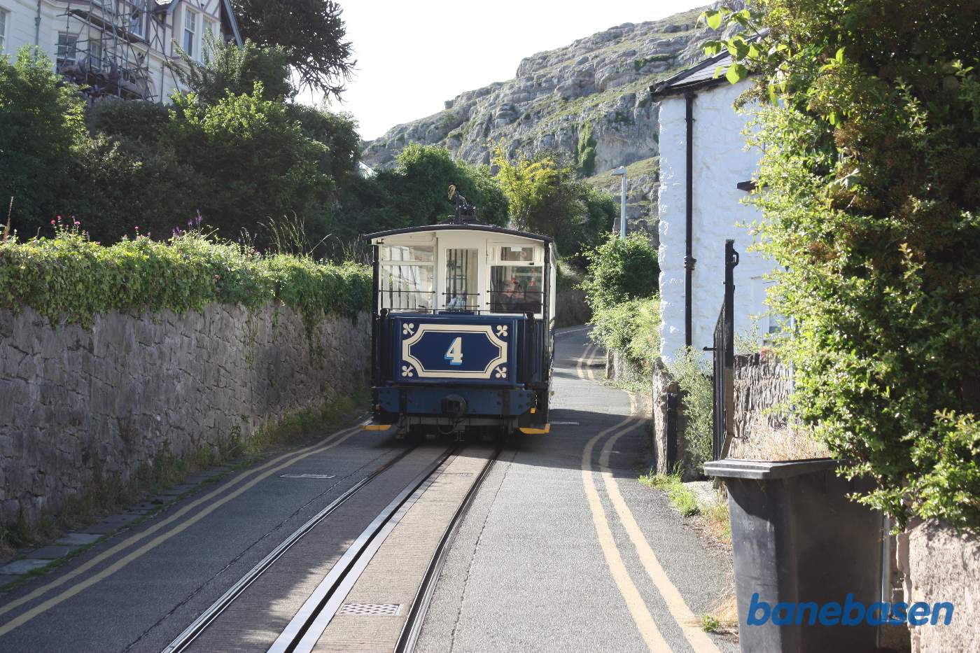 Sporvognen har netop forladt endestationen på vej op ad bjerget