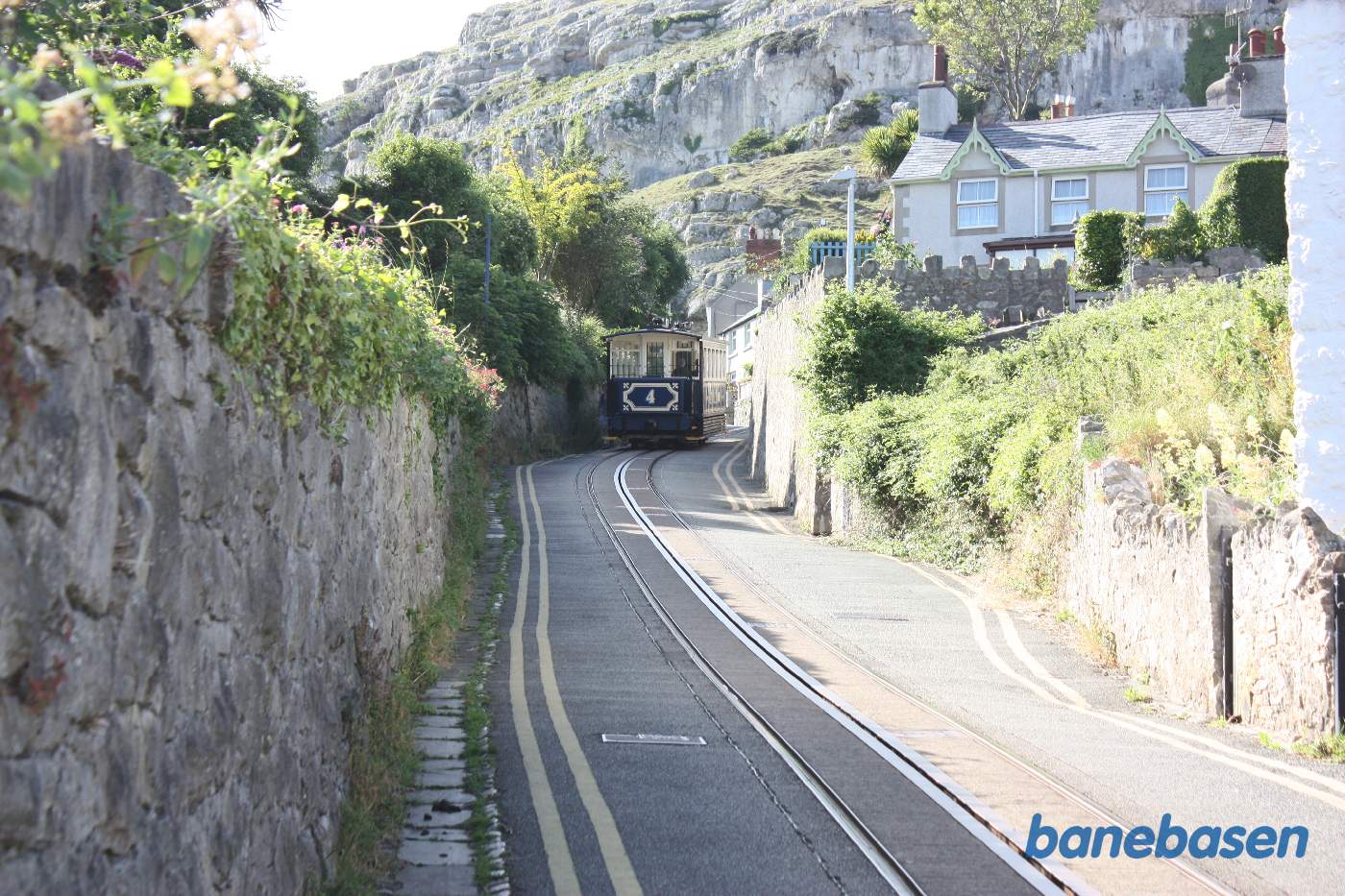 Sporvognen har netop forladt endestationen på vej op ad bjerget