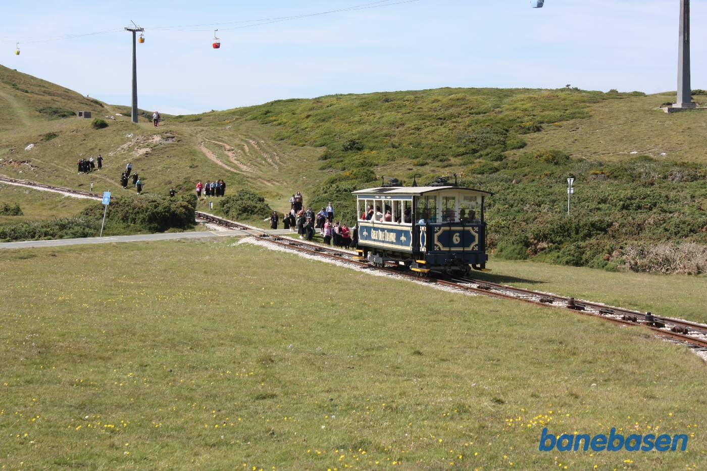 Sporvognen har netop forladt mellemstationen på vej op ad bjerget