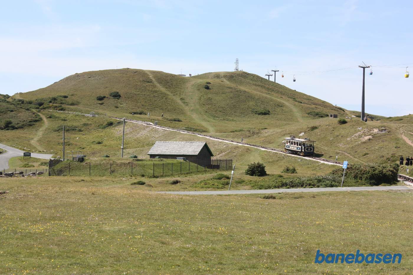 Sporvognen på vej op mod krydsningsstationen
