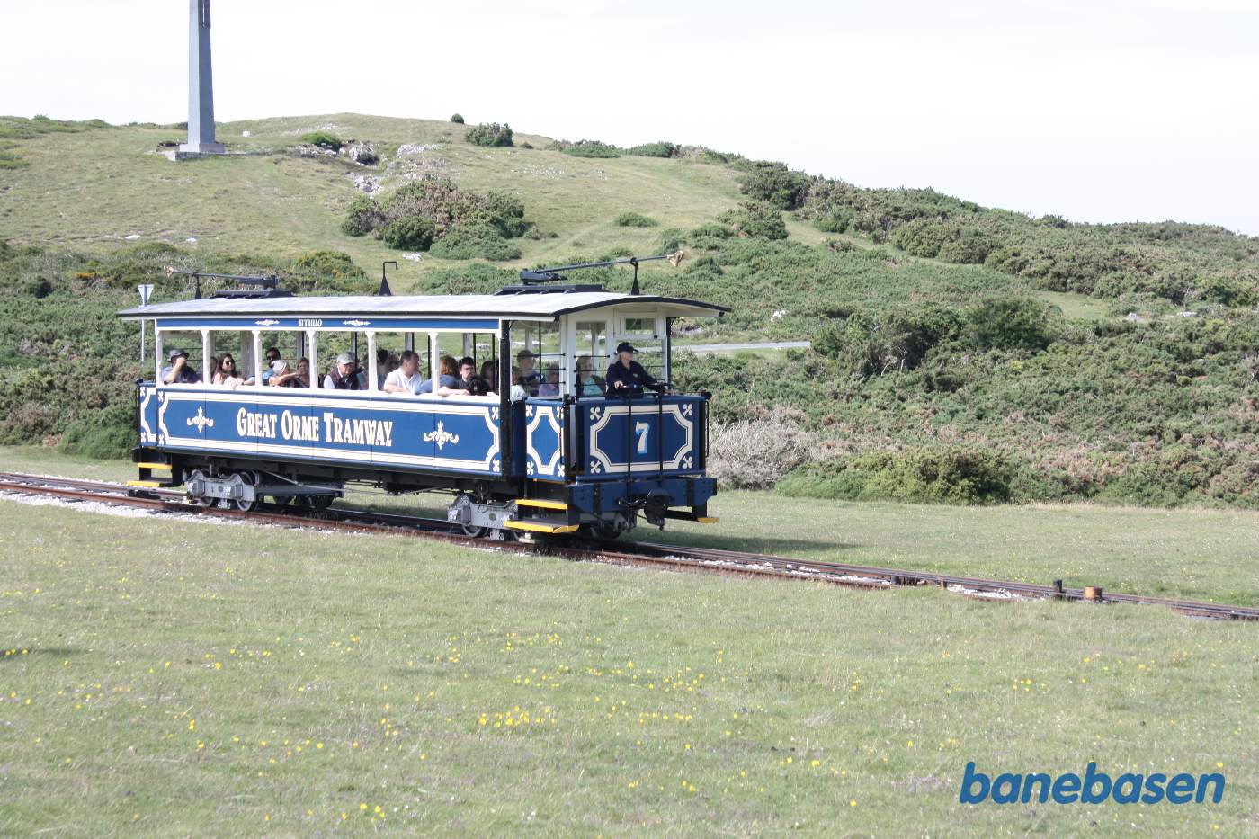 Den anden sporvogn på vej ned mod mellemstationen