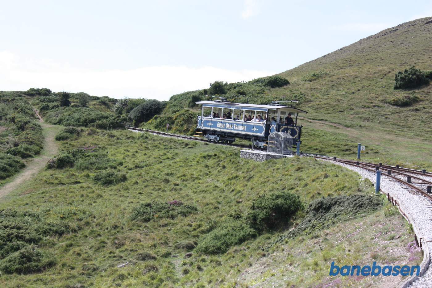 Sporvogn ved krydsningsstationen på vej ned