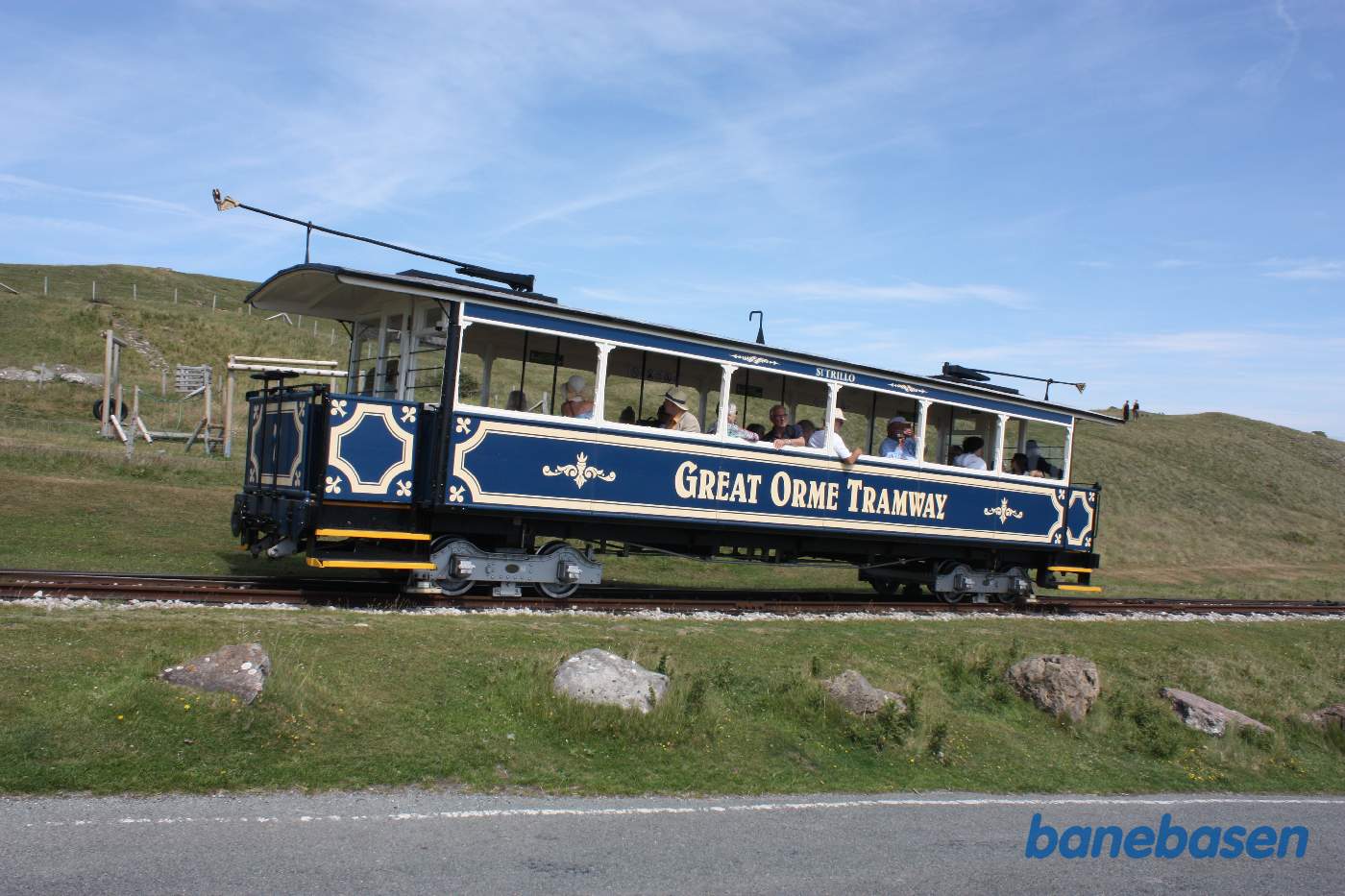 Sporvognen har netop forladt stationen på bjergets top