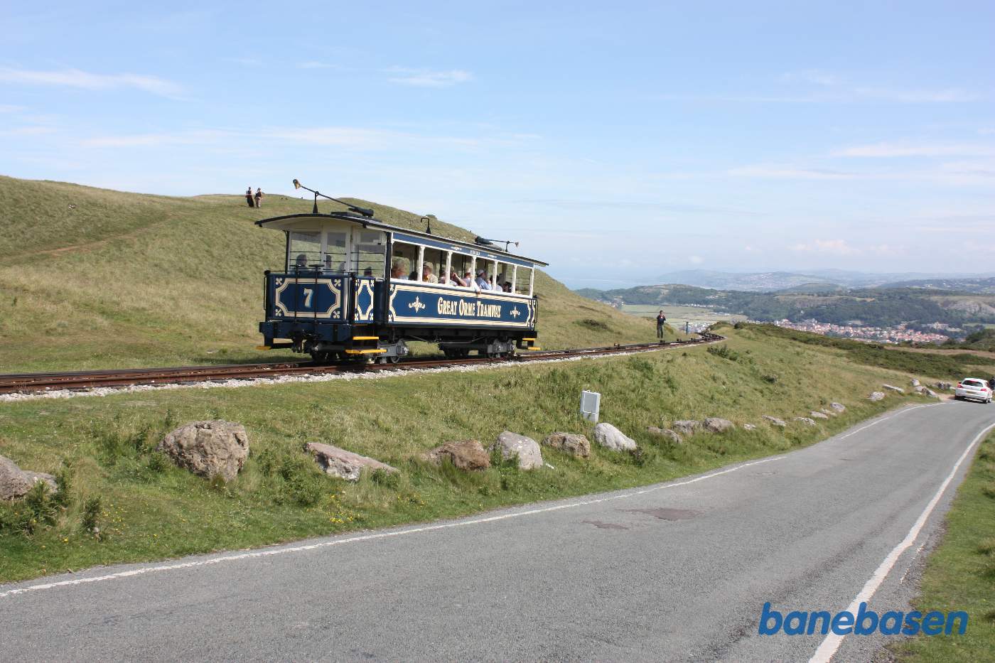Sporvognen har netop forladt stationen på bjergets top