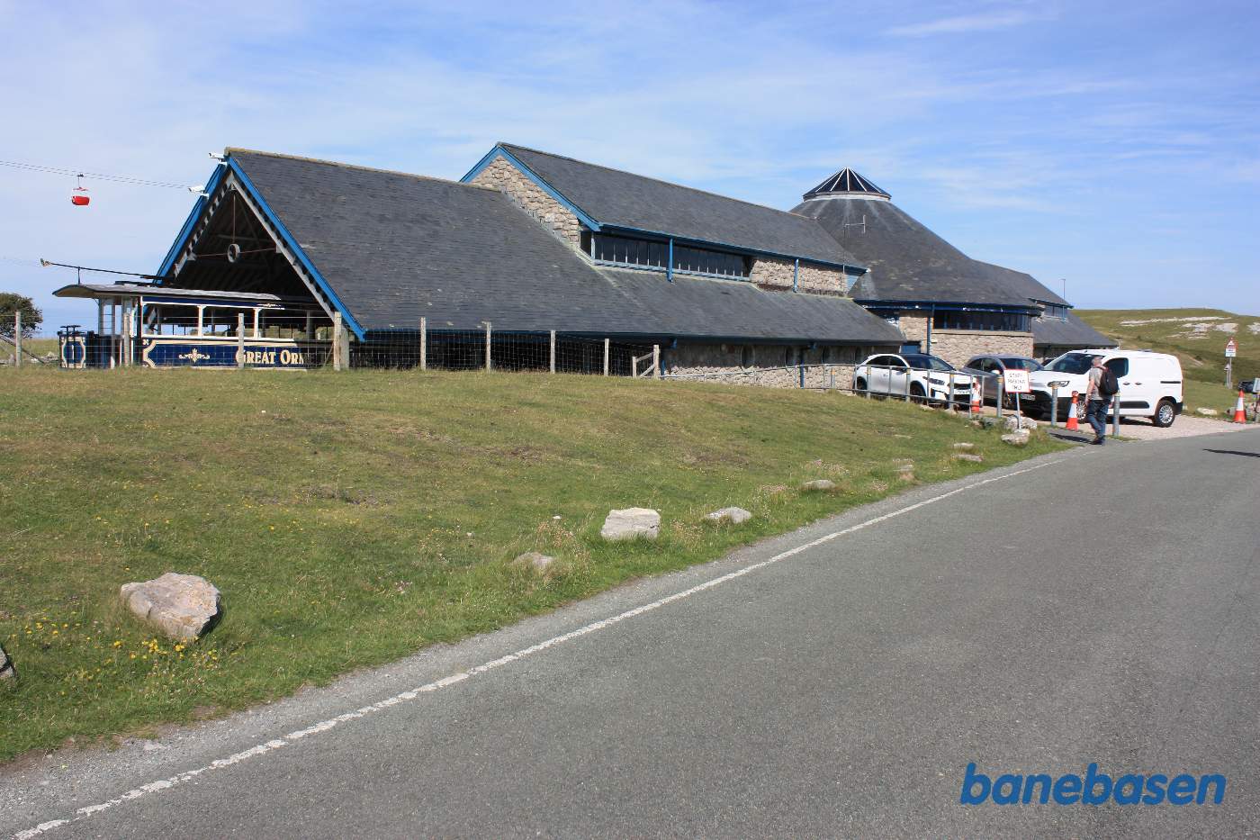 Mellemstationen set fra gaden