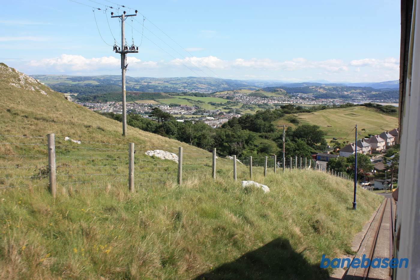 På vej ned mod Llandudno by