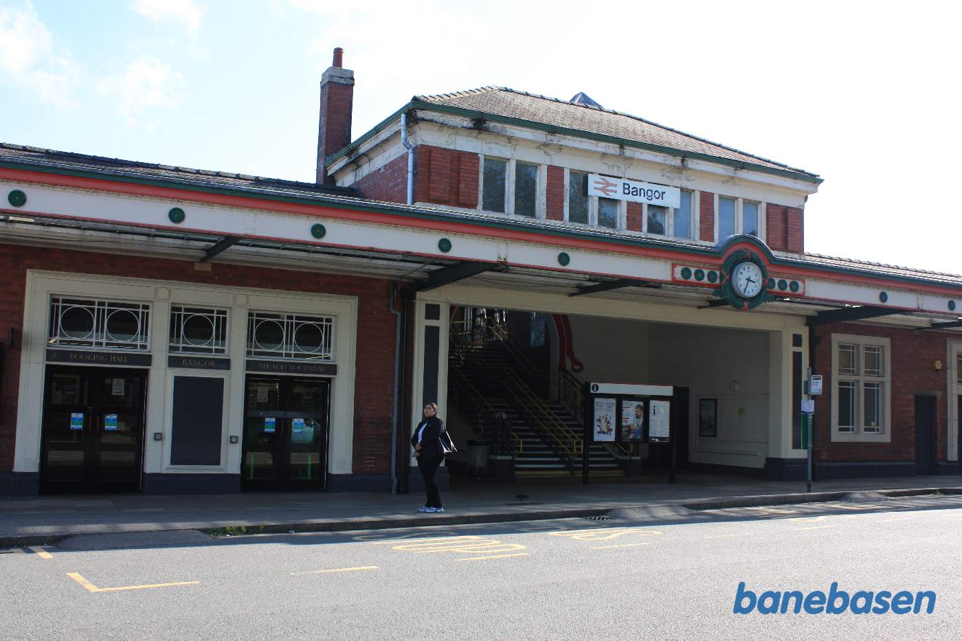 Stationen set fra parkeringspladsen