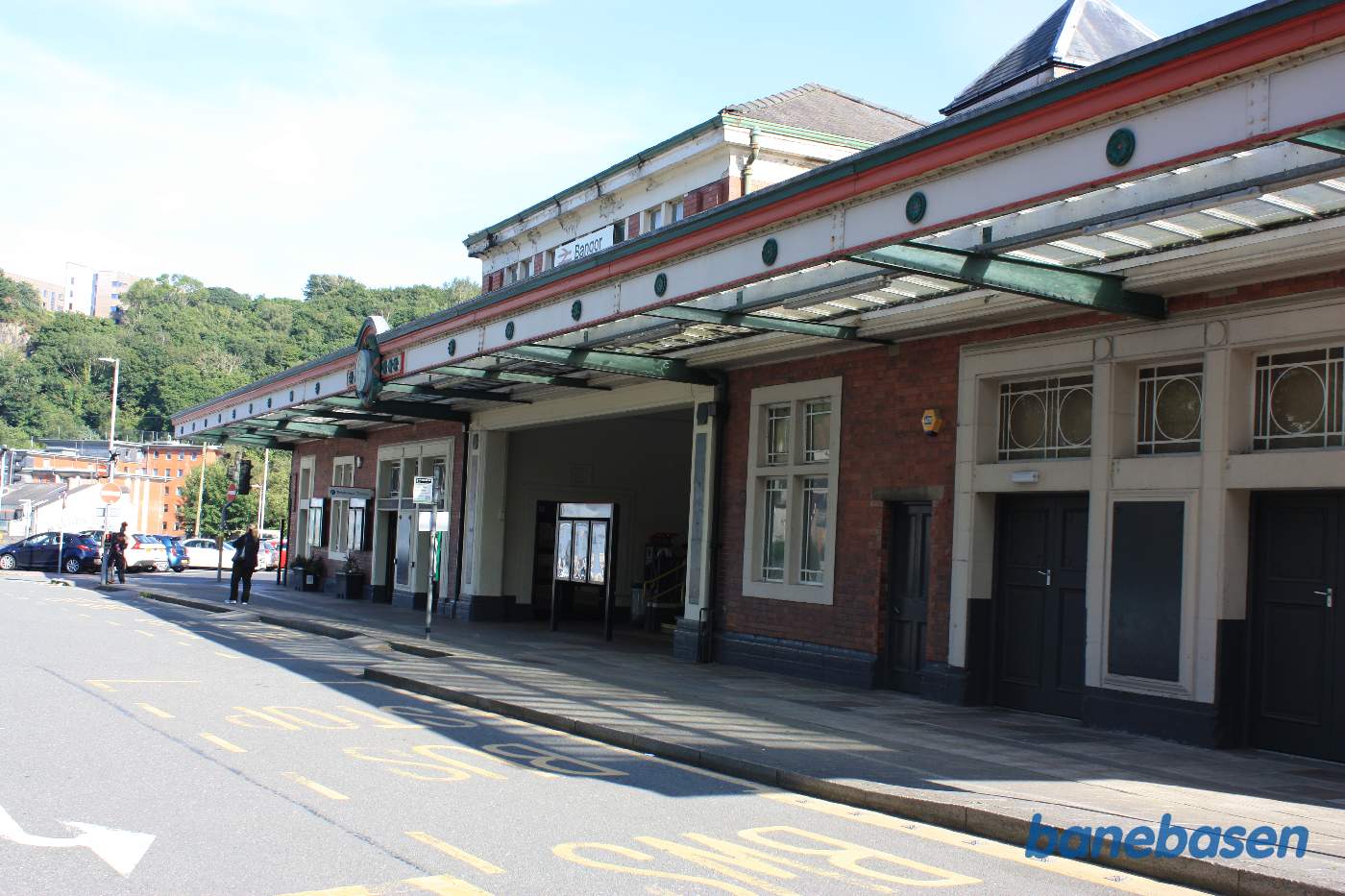 Stationen set fra parkeringspladsen