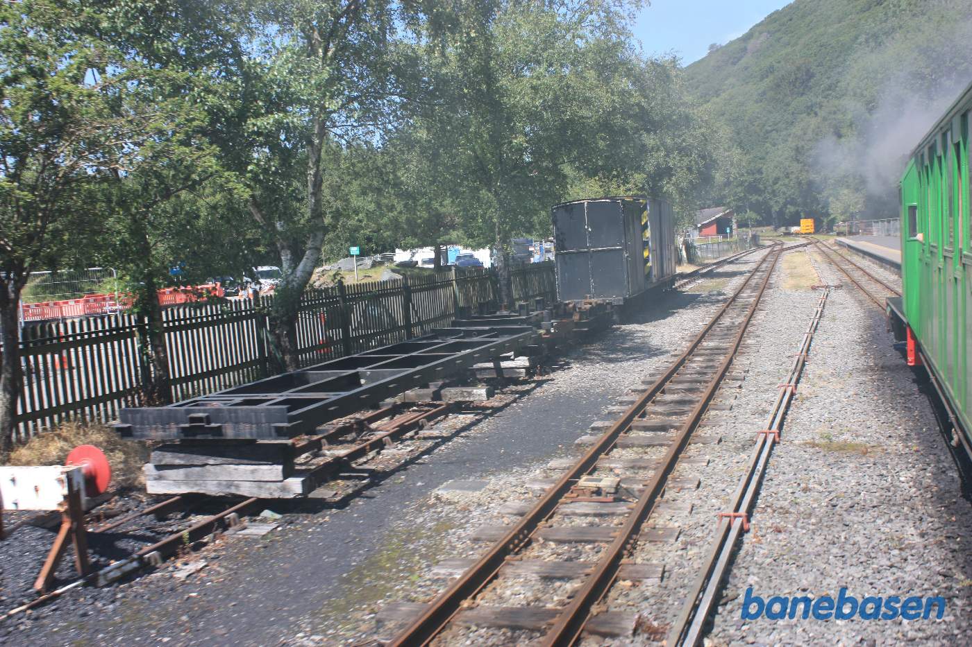 Persontoget på vej ind på stationen