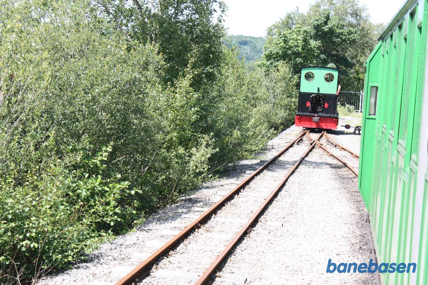 Lokomotivet omløber vognene