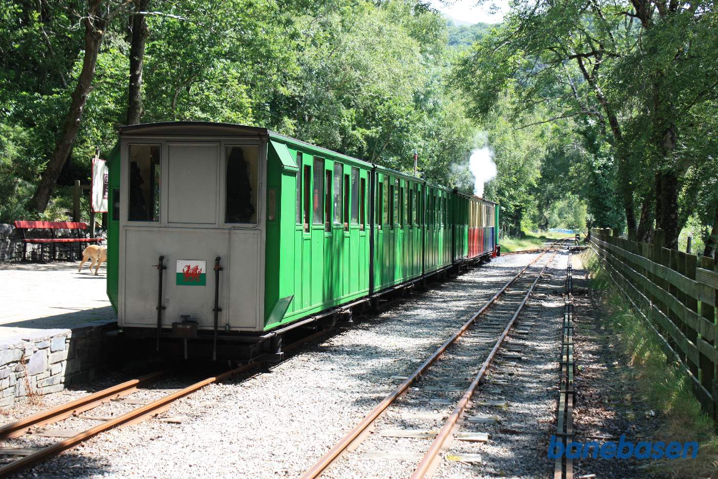 Persontoget holder klar til afgang