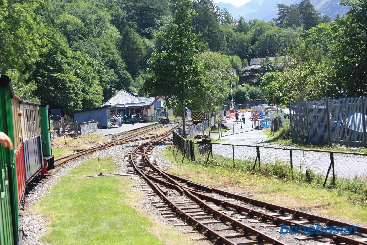 Toget på vej ind på stationen