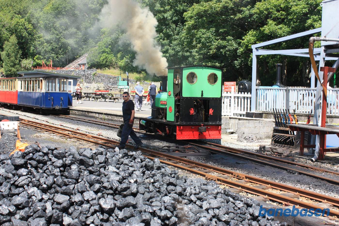 Damplokomotivet får kul og vand på