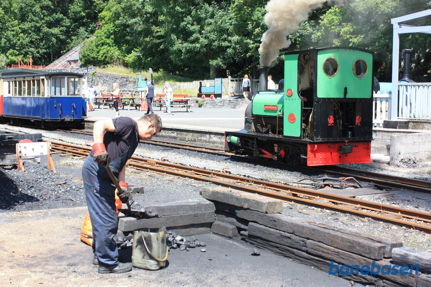 Damplokomotivet får kul og vand på
