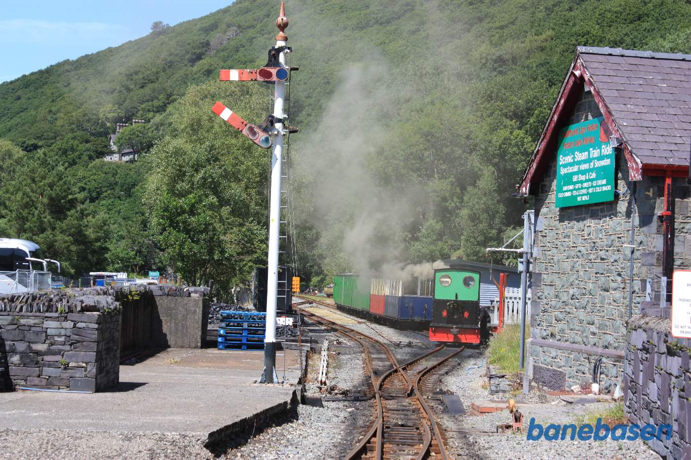 Damptoget holder klar til at køre videre til Llanberis