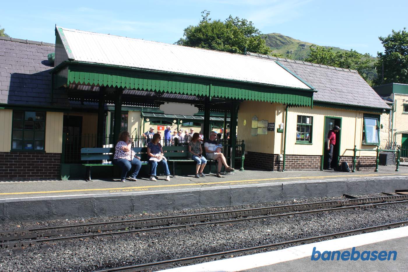 Stationen set fra perronen