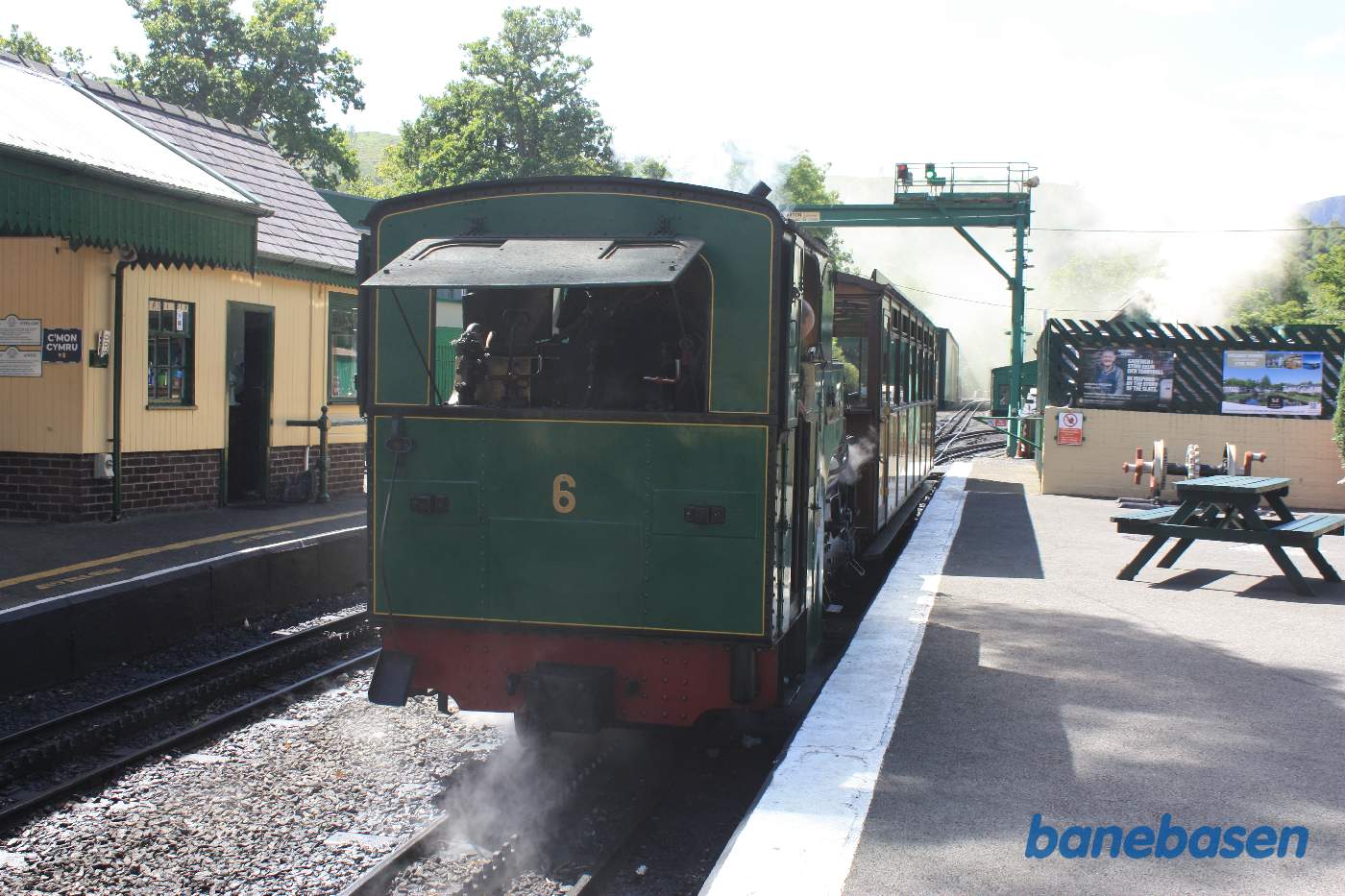 Damptog ankommer til endestationen