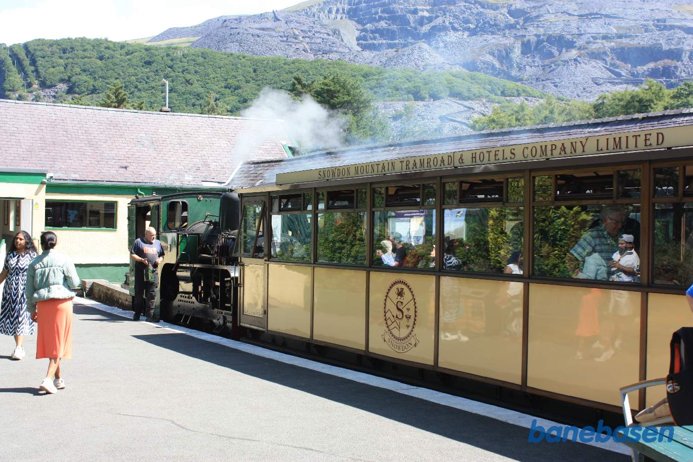 Toget tømmes for turister