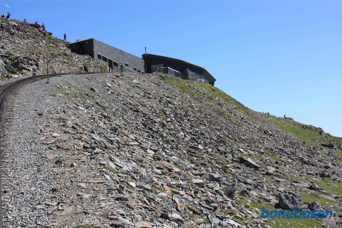 Snowdon Stationen ses oppe i himlen