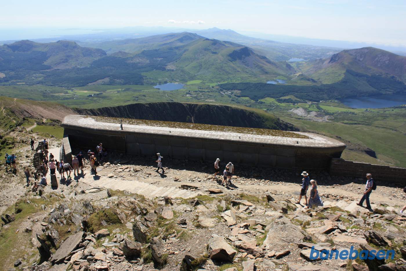 Stationen set oppefra