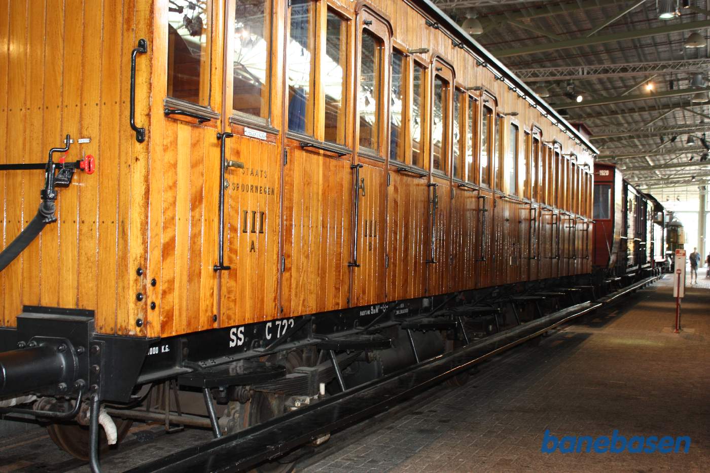 Kupévogn med teaktræsbeklædning