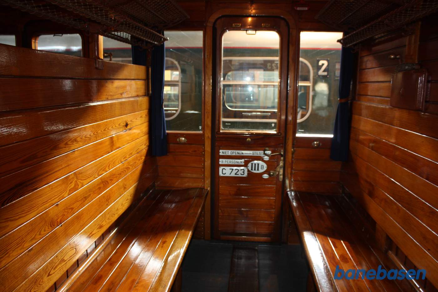 Kupévogn med teaktræsbeklædning, kupébillede