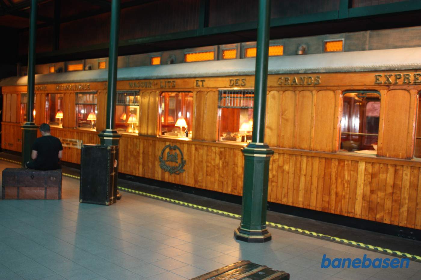 Museumsstation med udstillet spisevogn