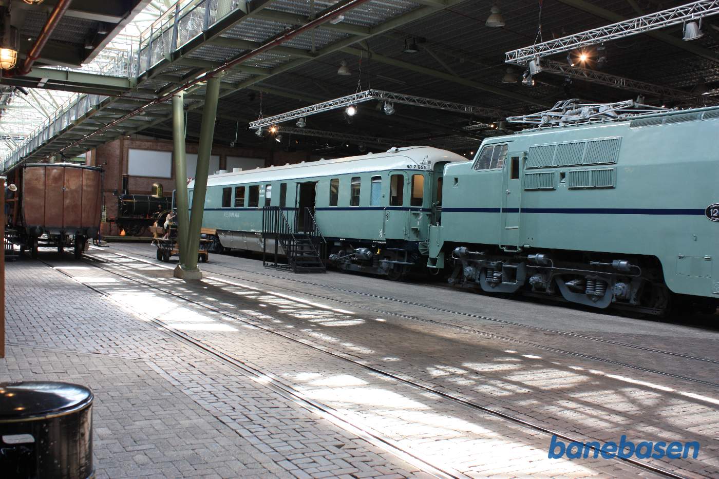 El-lokomotiv med spisevogn