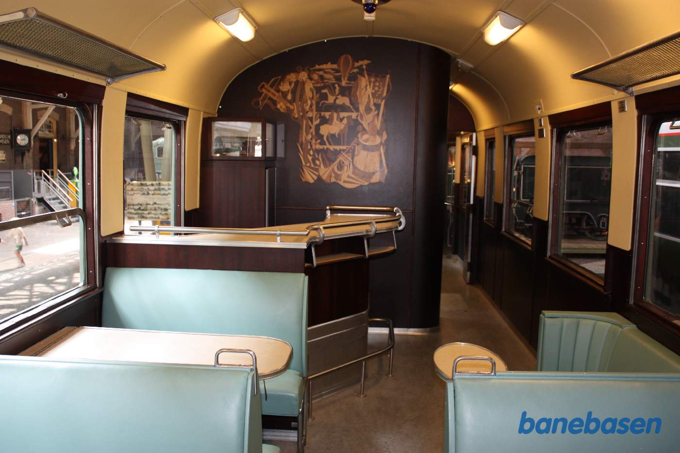 Spisevognen set indefra